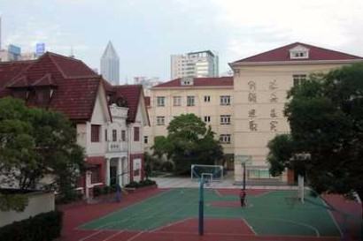 上海向明初級中學(xué)