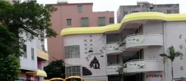 廣州白云區(qū)成龍中學(xué)