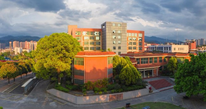 龍巖閩西職業(yè)技術學院